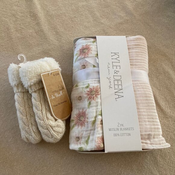 Faux Fur Booties & Muslin Blanket Set - Picture 1 of 14